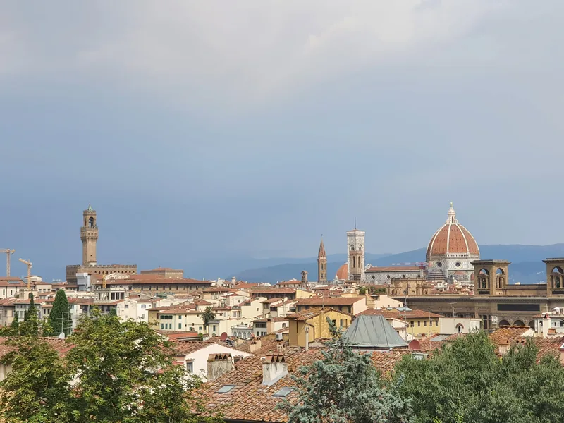 Skyline di Firenze: Palazzo Vecchio, Cupola del Brunelleschi e Campanile di Giotto visti dai tetti dell'Oltrarno
